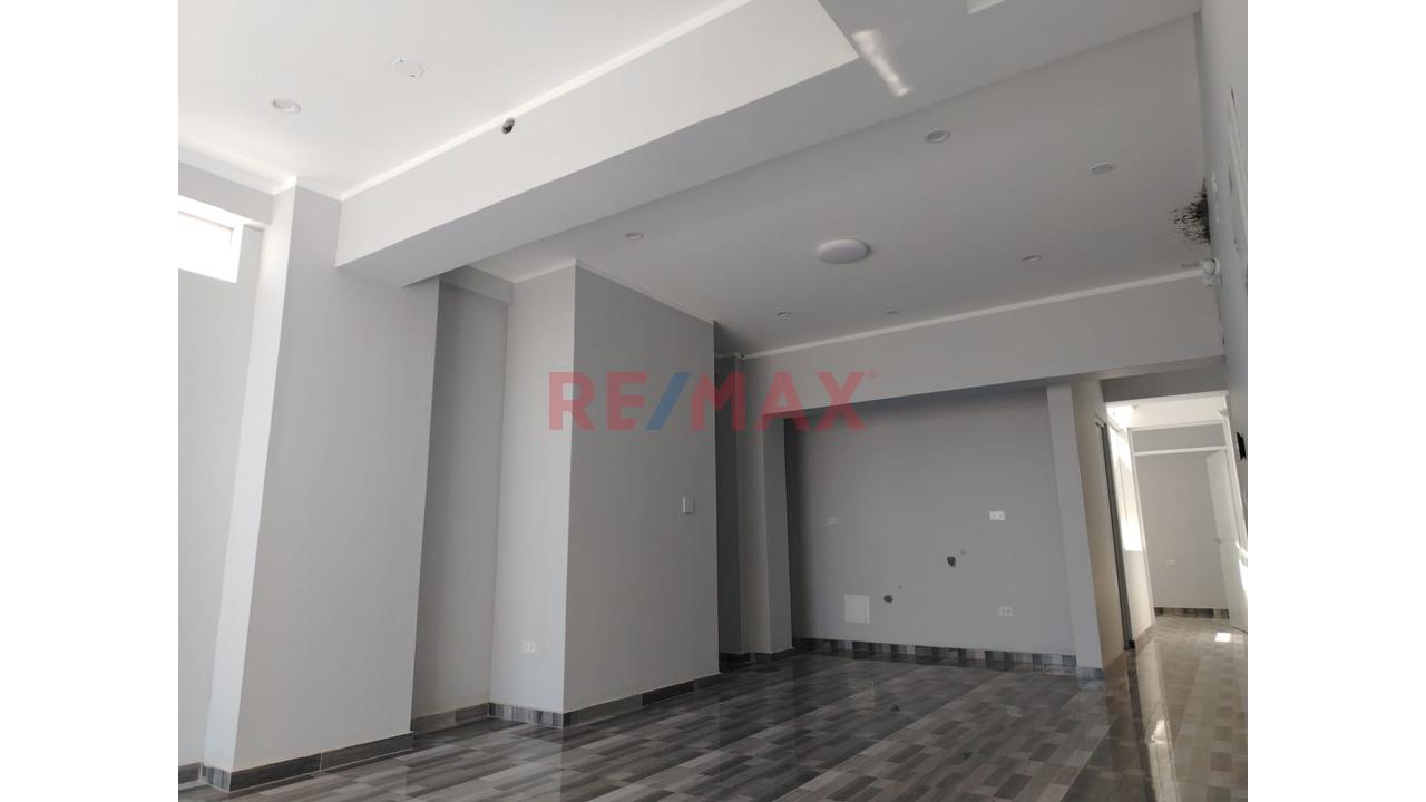 Alquiler De Oficina Comercial Con Terraza , Cerca Al Mall Aventura Porongoche - 9
