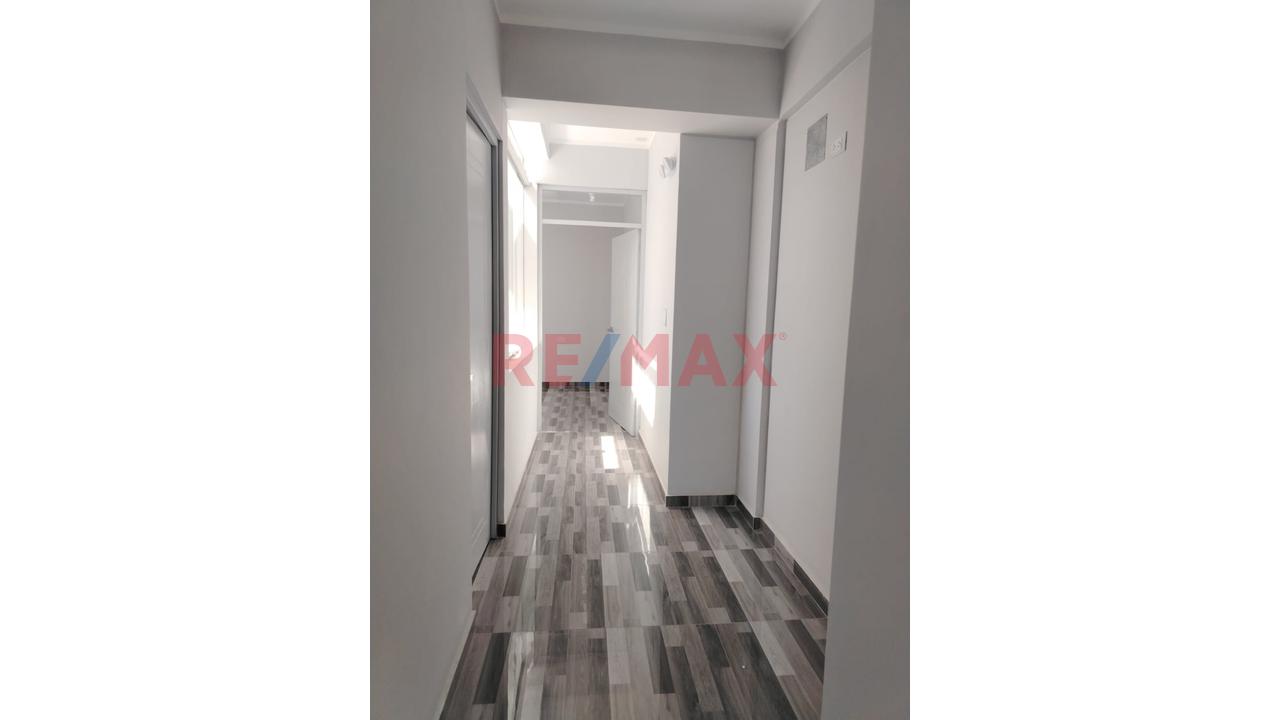 Alquiler De Oficina Comercial Con Terraza , Cerca Al Mall Aventura Porongoche - 11