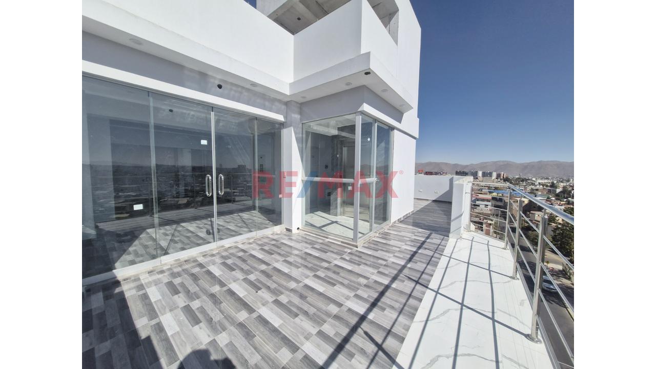 Alquiler De Oficina Comercial Con Terraza , Cerca Al Mall Aventura Porongoche - 1