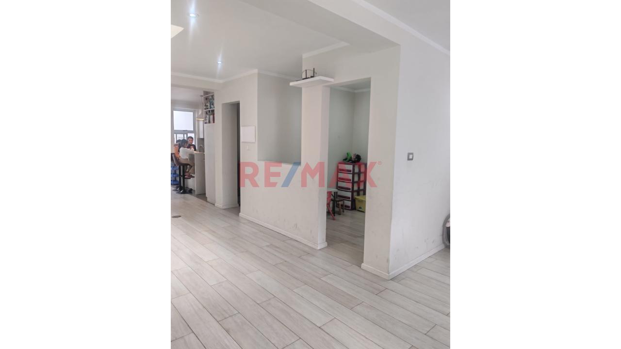 Vendo Moderna Casa 3 Pisos En Huaral | Frente A Parque - 3