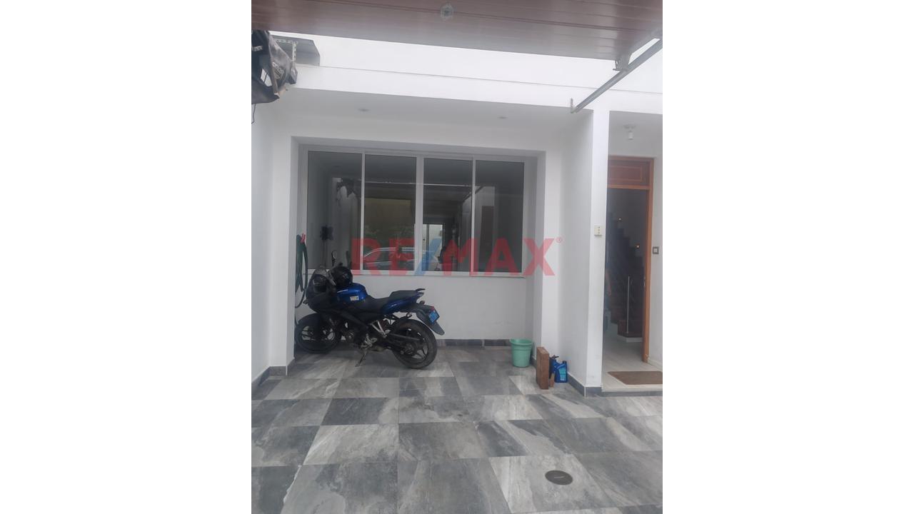 Vendo Moderna Casa 3 Pisos En Huaral | Frente A Parque - 14