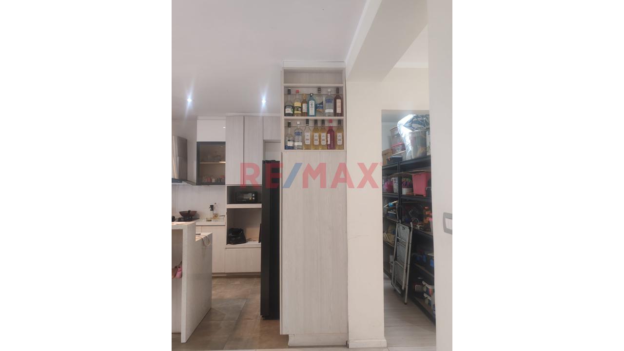 Vendo Moderna Casa 3 Pisos En Huaral | Frente A Parque - 4