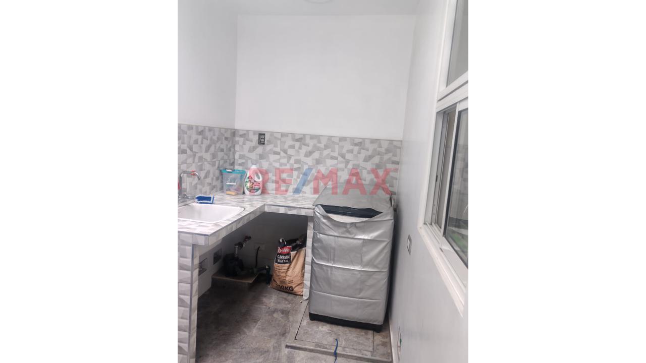Vendo Moderna Casa 3 Pisos En Huaral | Frente A Parque - 16