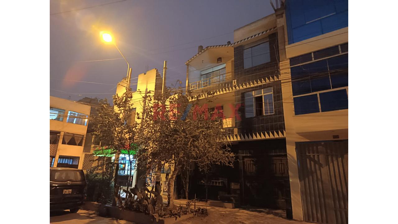 Se Vende Casa De 3 Pisos 10 Habitaciones En Lucyana Carabayllo