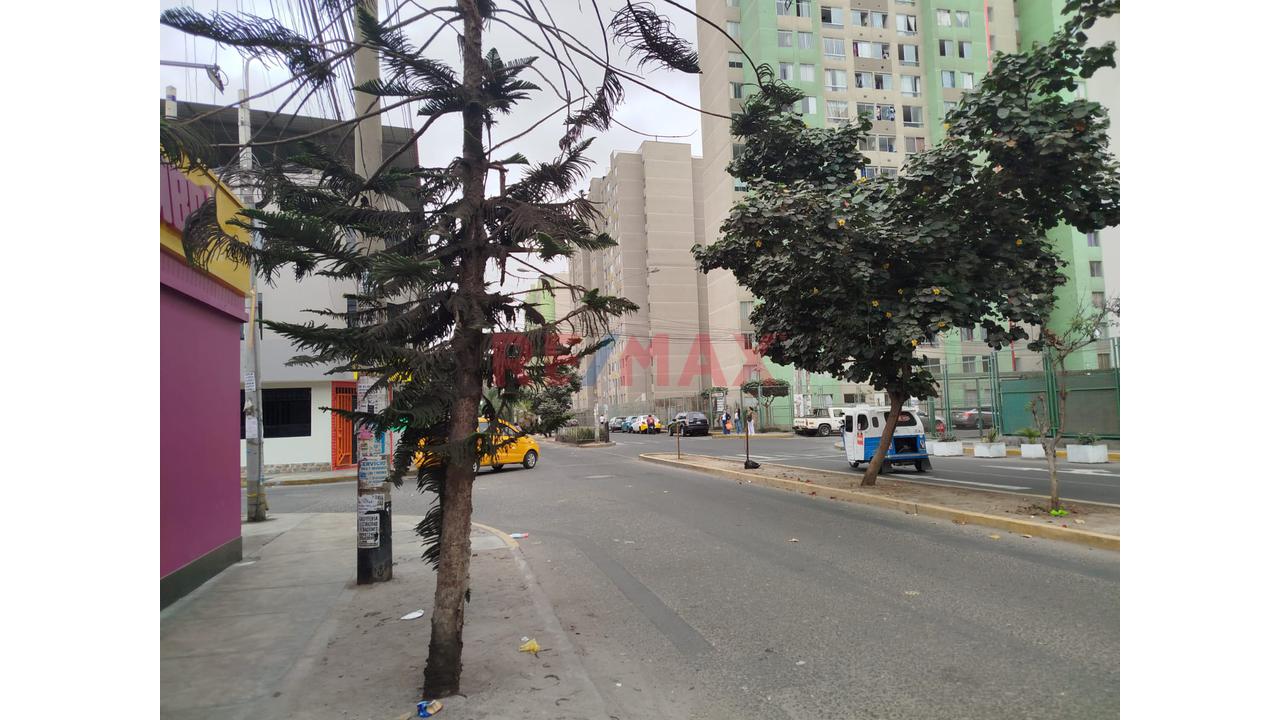 Alquiler Local Comercial Frente A Condominios Comas - 2