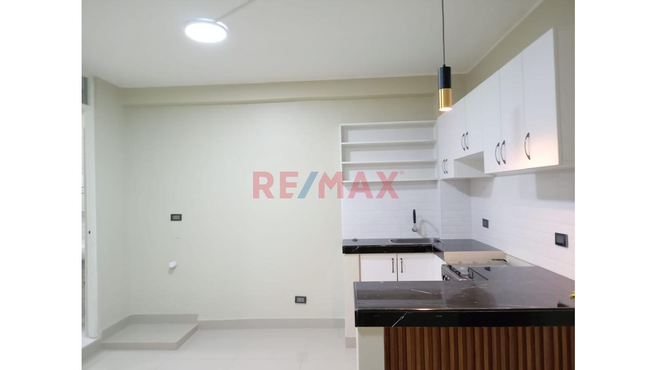 Venta De Departamento - Ubicado En El Distrito De Los Olivos . — foto 3