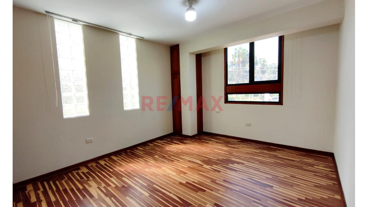 Estratégica Casa En Esquina De 302 M² En Santa Patricia: Amplia Residencia - 6