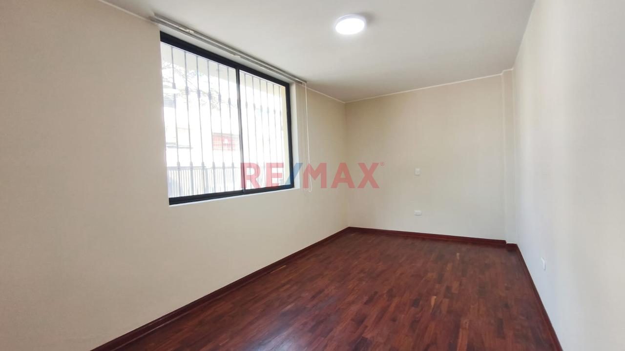 Estratégica Casa En Esquina De 302 M² En Santa Patricia: Amplia Residencia - 15