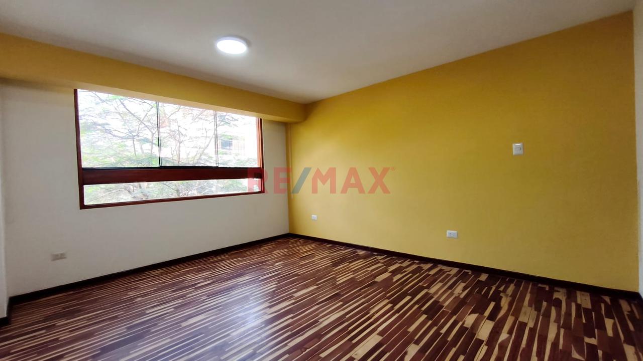Estratégica Casa En Esquina De 302 M² En Santa Patricia: Amplia Residencia - 3