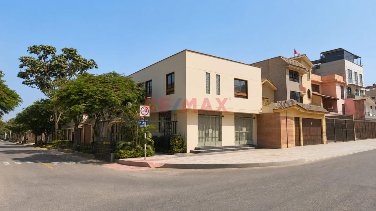 Estratégica Casa En Esquina De 302 M² En Santa Patricia: Amplia Residencia - 20