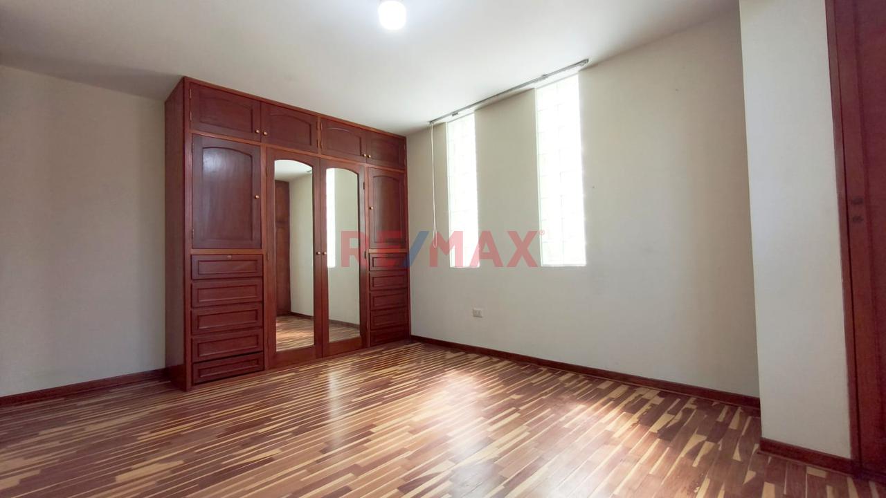Estratégica Casa En Esquina De 302 M² En Santa Patricia: Amplia Residencia - 8
