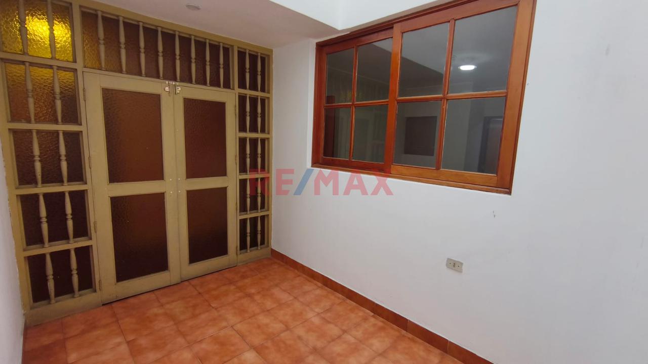 Estratégica Casa En Esquina De 302 M² En Santa Patricia: Amplia Residencia - 10