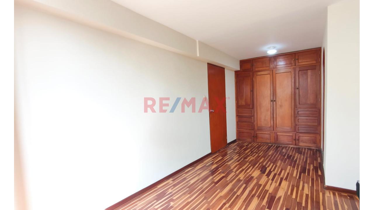 Estratégica Casa En Esquina De 302 M² En Santa Patricia: Amplia Residencia - 11