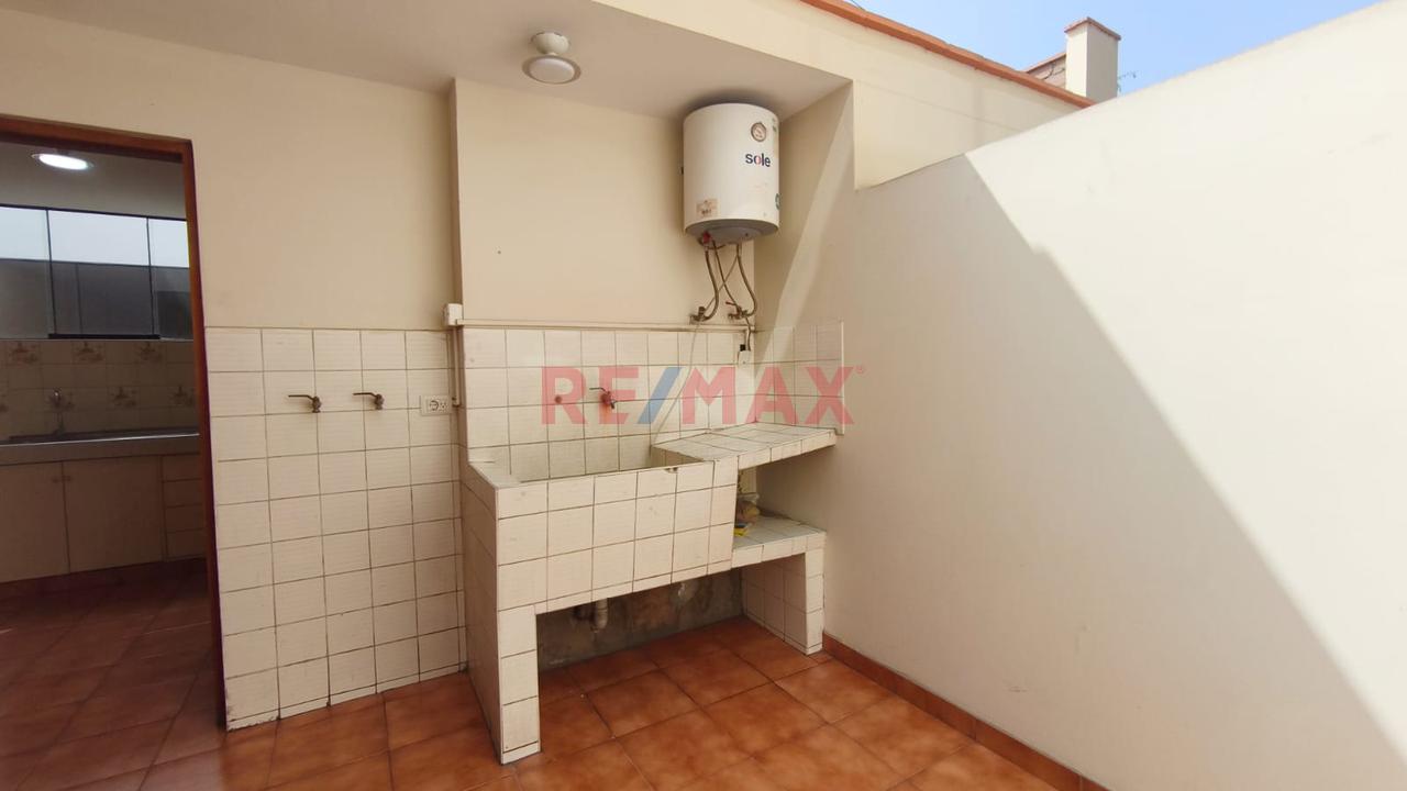 Estratégica Casa En Esquina De 302 M² En Santa Patricia: Amplia Residencia - 18
