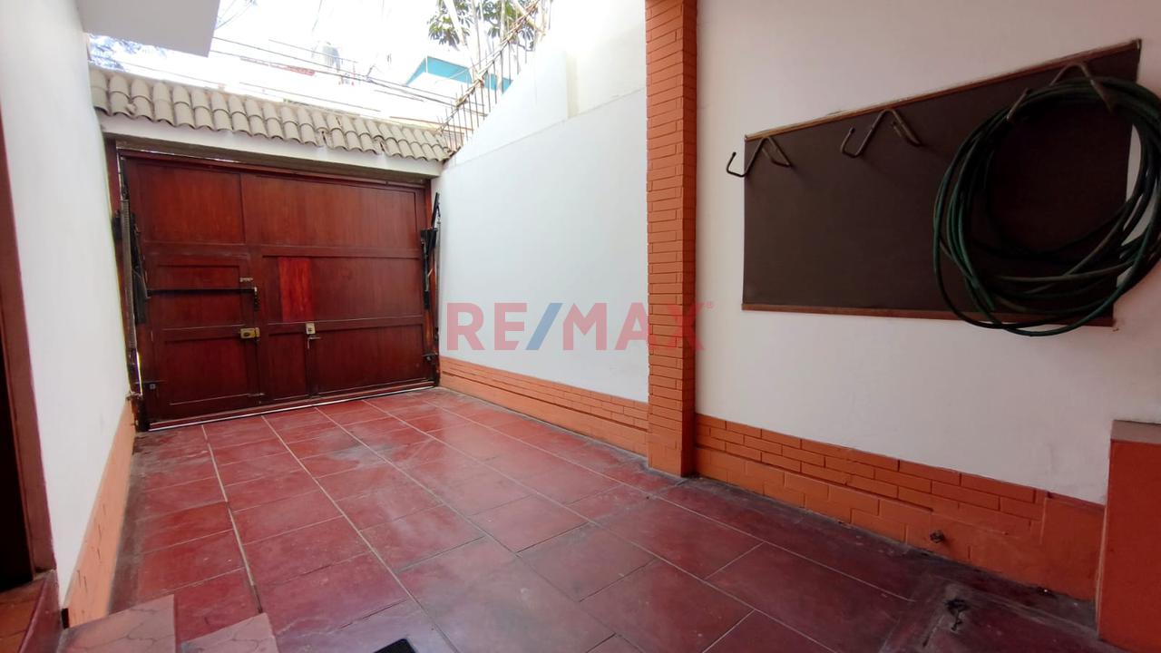 Estratégica Casa En Esquina De 302 M² En Santa Patricia: Amplia Residencia - 19