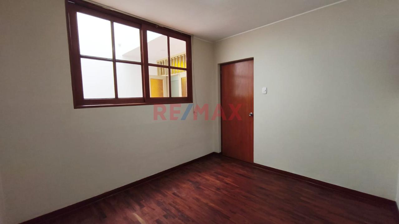 Estratégica Casa En Esquina De 302 M² En Santa Patricia: Amplia Residencia - 9
