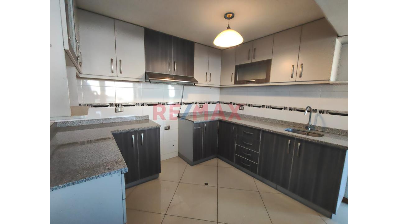 Se Vende Amplio Y Hermoso Departamento En Cerro Colorado — foto 4