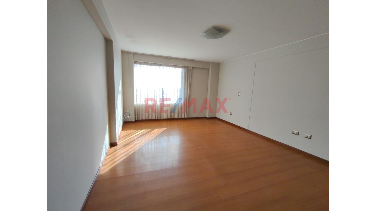Se Vende Amplio Y Hermoso Departamento En Cerro Colorado — foto 14