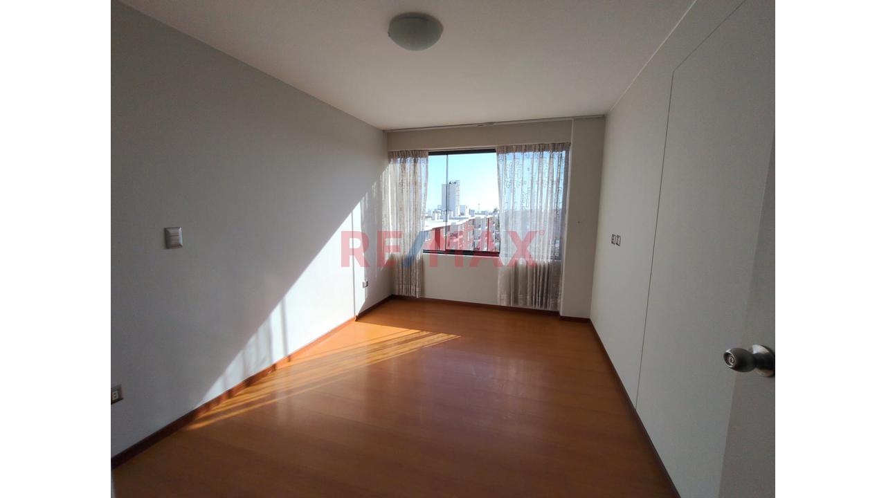 Se Vende Amplio Y Hermoso Departamento En Cerro Colorado — foto 12