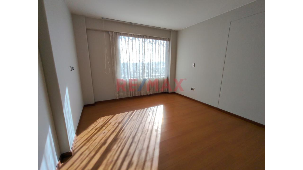 Se Vende Amplio Y Hermoso Departamento En Cerro Colorado — foto 10