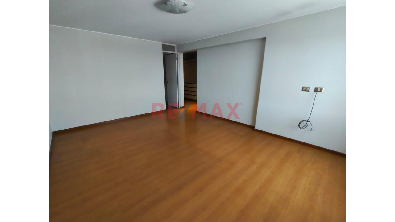 Se Vende Amplio Y Hermoso Departamento En Cerro Colorado — foto 6