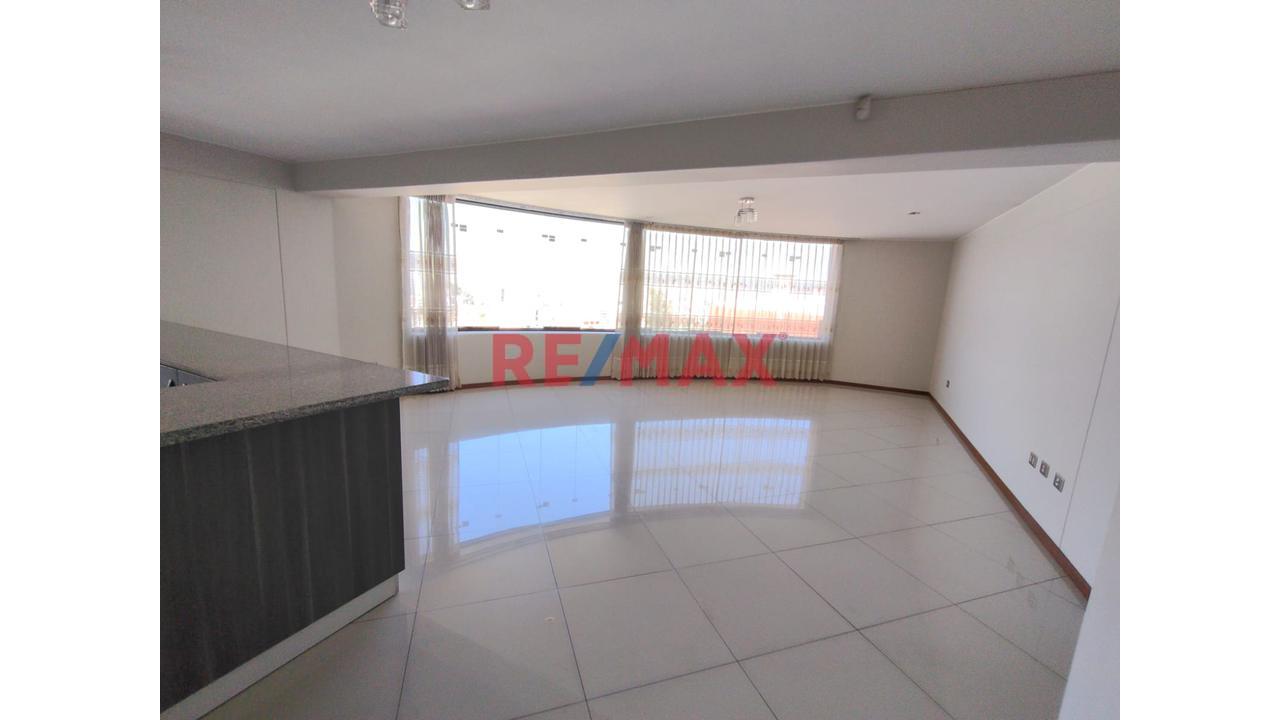 Se Vende Amplio Y Hermoso Departamento En Cerro Colorado
