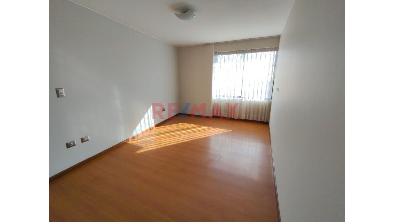 Se Vende Amplio Y Hermoso Departamento En Cerro Colorado — foto 13