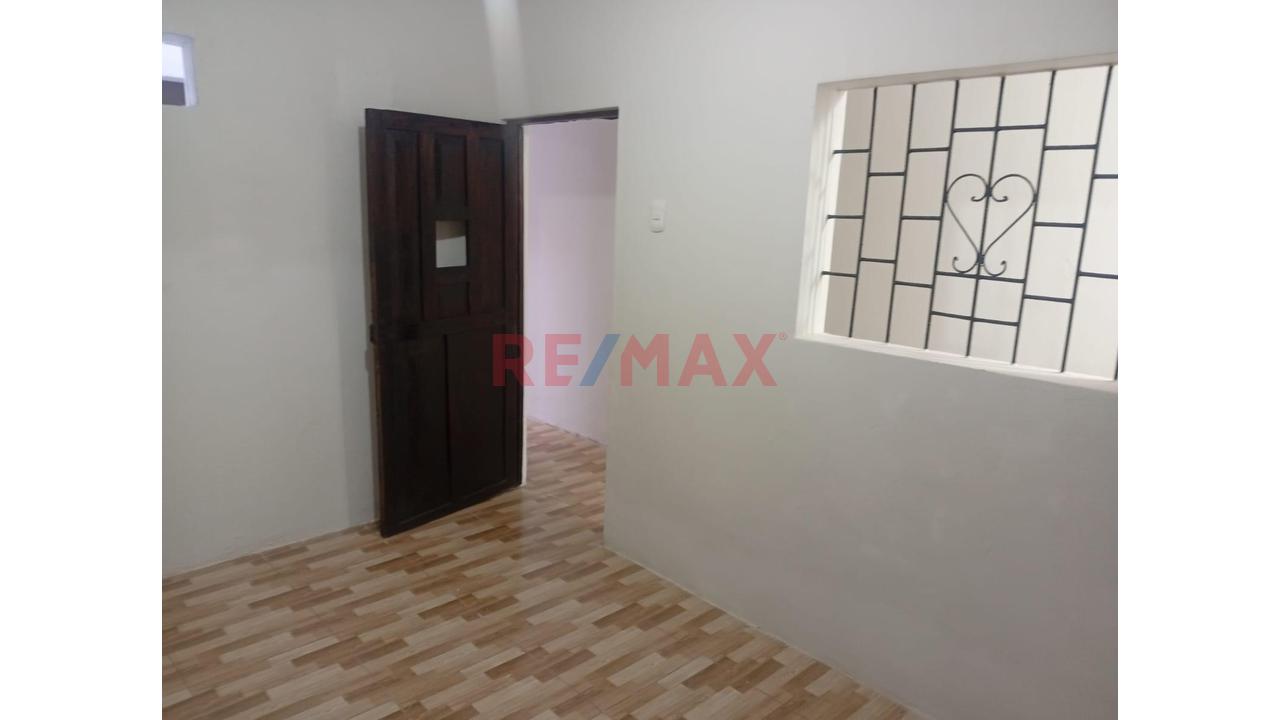 Venta Acogedora Casa Pasaje San Martin ( Zona Con Estratea Comercial) - 2