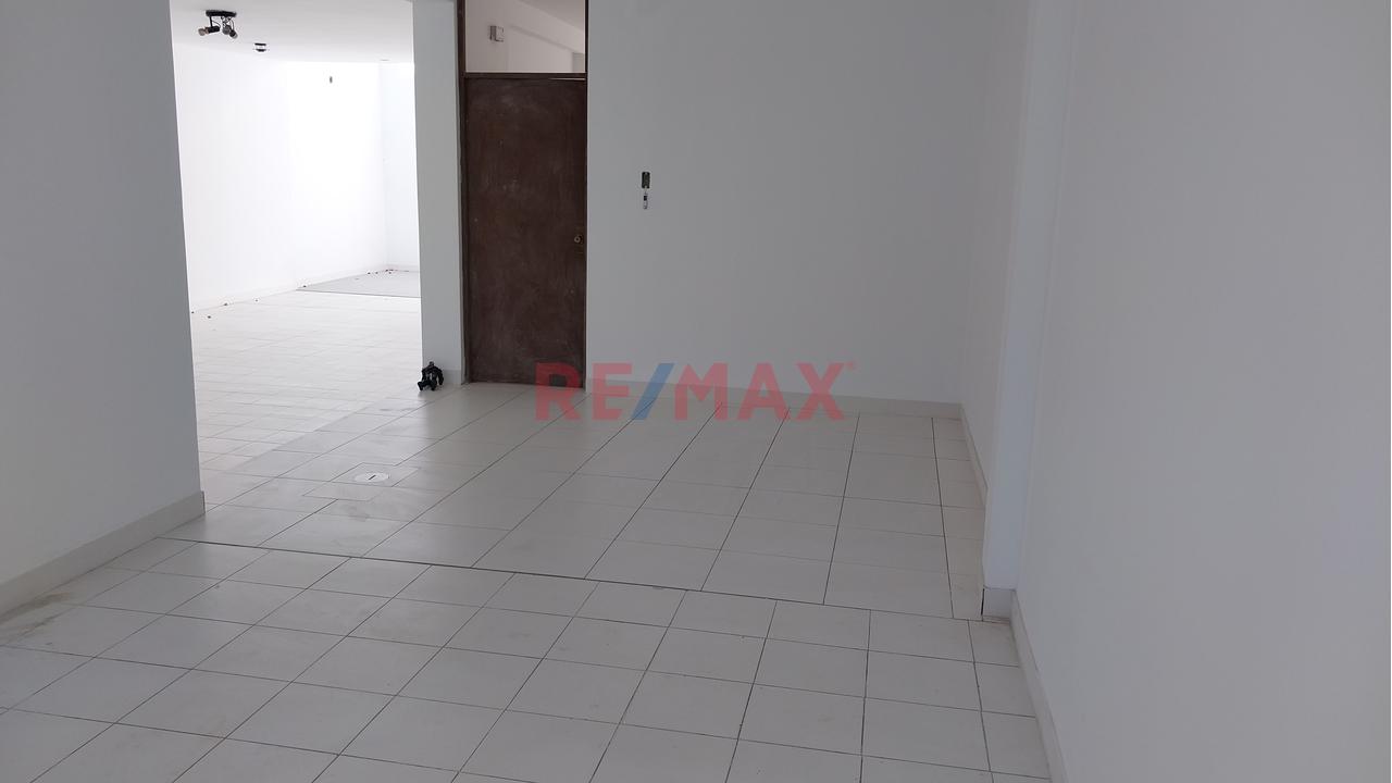 Alquilo Local Comercial De 193.50 M² Y 9 Ml De Frente En Primer Piso - 3