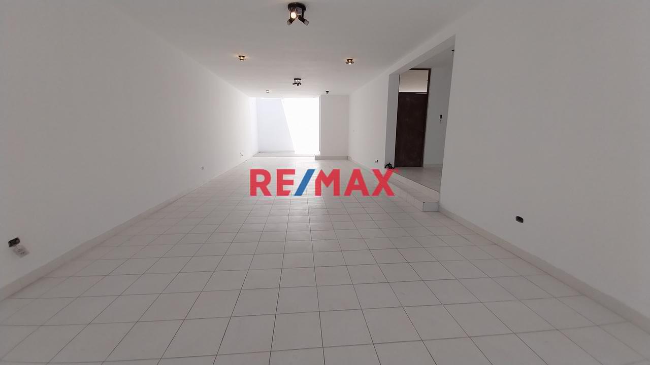 Alquilo Local Comercial De 193.50 M² Y 9 Ml De Frente En Primer Piso - 1