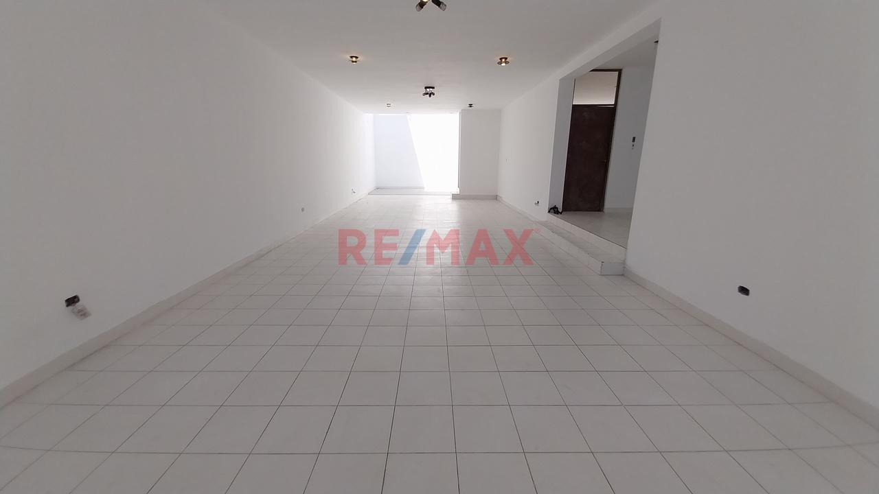 Alquilo Local Comercial De 193.50 M² Y 9 Ml De Frente En Primer Piso - 2