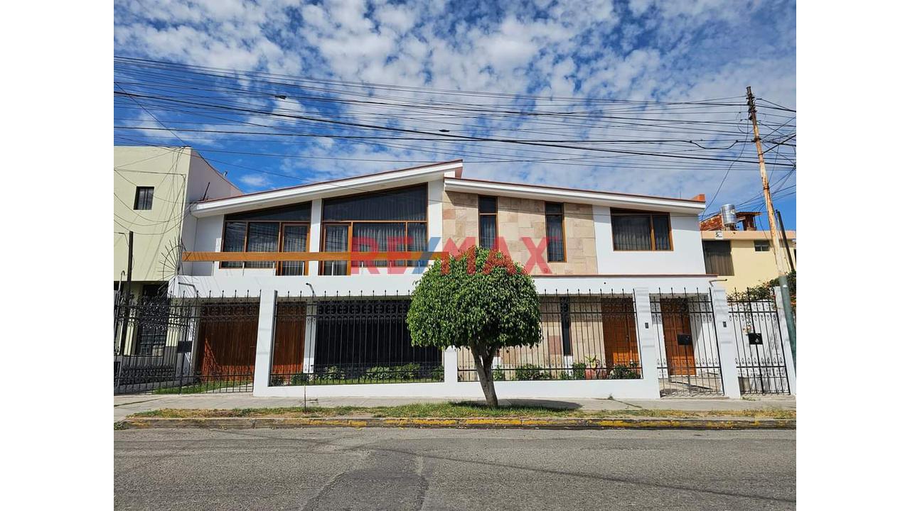 Casa En Alquiler Para Uso Empresarial En Umacollo
