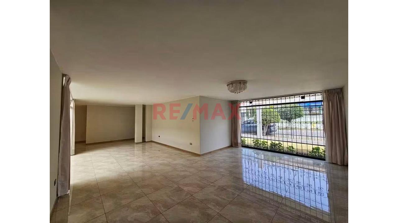 Casa En Alquiler Para Uso Empresarial En Umacollo - 3