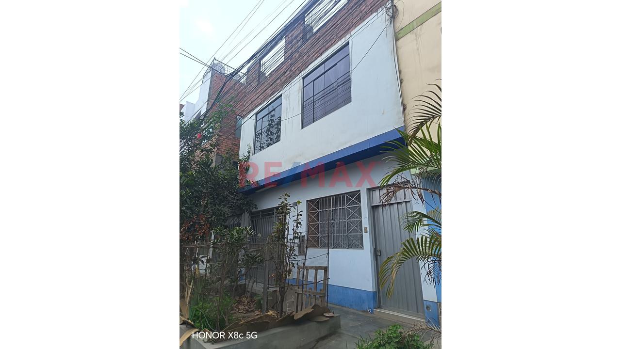 Vendo Casa De 2 Pisos – San Martín De Porres