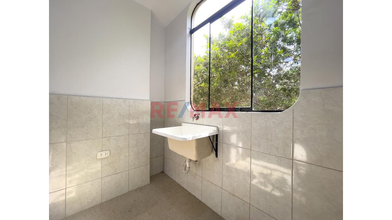 Departamento Frente A Parque En Urb Ingenieria En Venta - 4