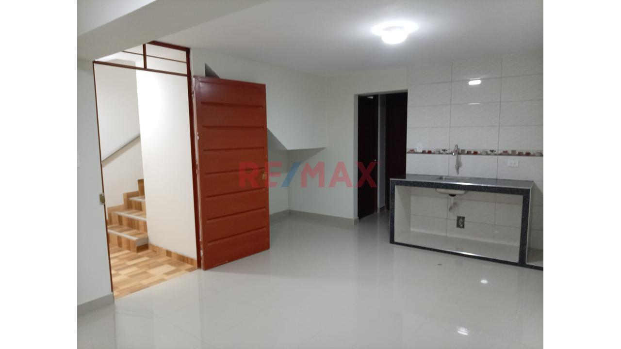 Casa De 3 Pisos En Estreno En Puente Piedra - 10