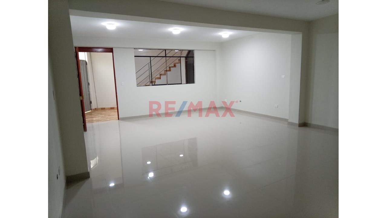 Casa De 3 Pisos En Estreno En Puente Piedra - 7