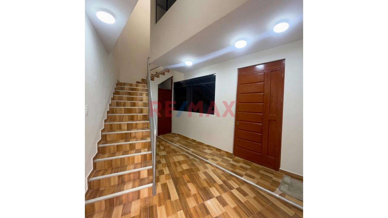 Casa De 3 Pisos En Estreno En Puente Piedra - 1