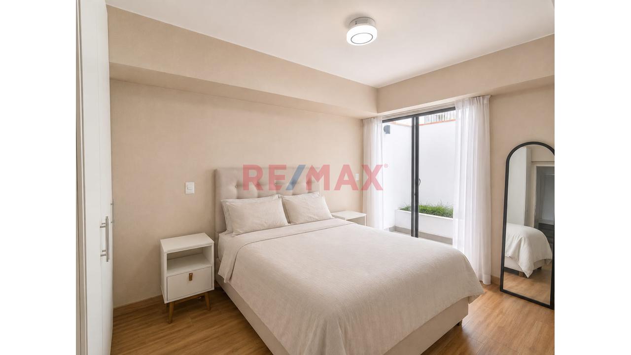 Se Vende Moderno Departamento Con Balcón Y Jardín En Miraflores. Edificio Con Áreas Comunes — foto 2