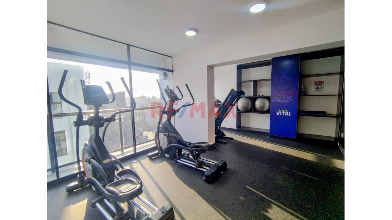 Se Vende Moderno Departamento Con Balcón Y Jardín En Miraflores. Edificio Con Áreas Comunes — foto 8