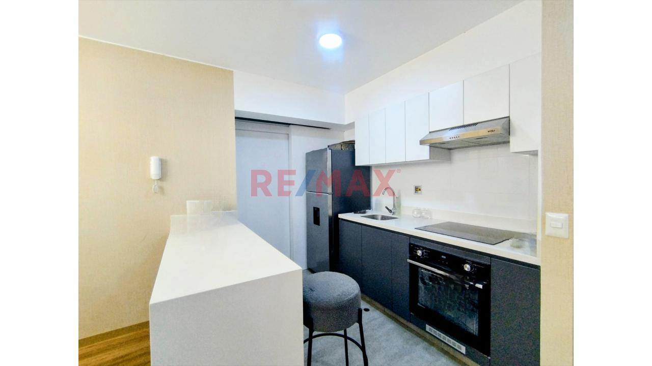 Se Vende Moderno Departamento Con Balcón Y Jardín En Miraflores. Edificio Con Áreas Comunes — foto 4