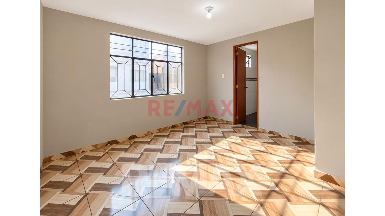 🏡 Venta De Casa De 3 Pisos + Azotea | A 1 Cuadra De Estacion Del Tren San Carlos | Sjl — foto 13