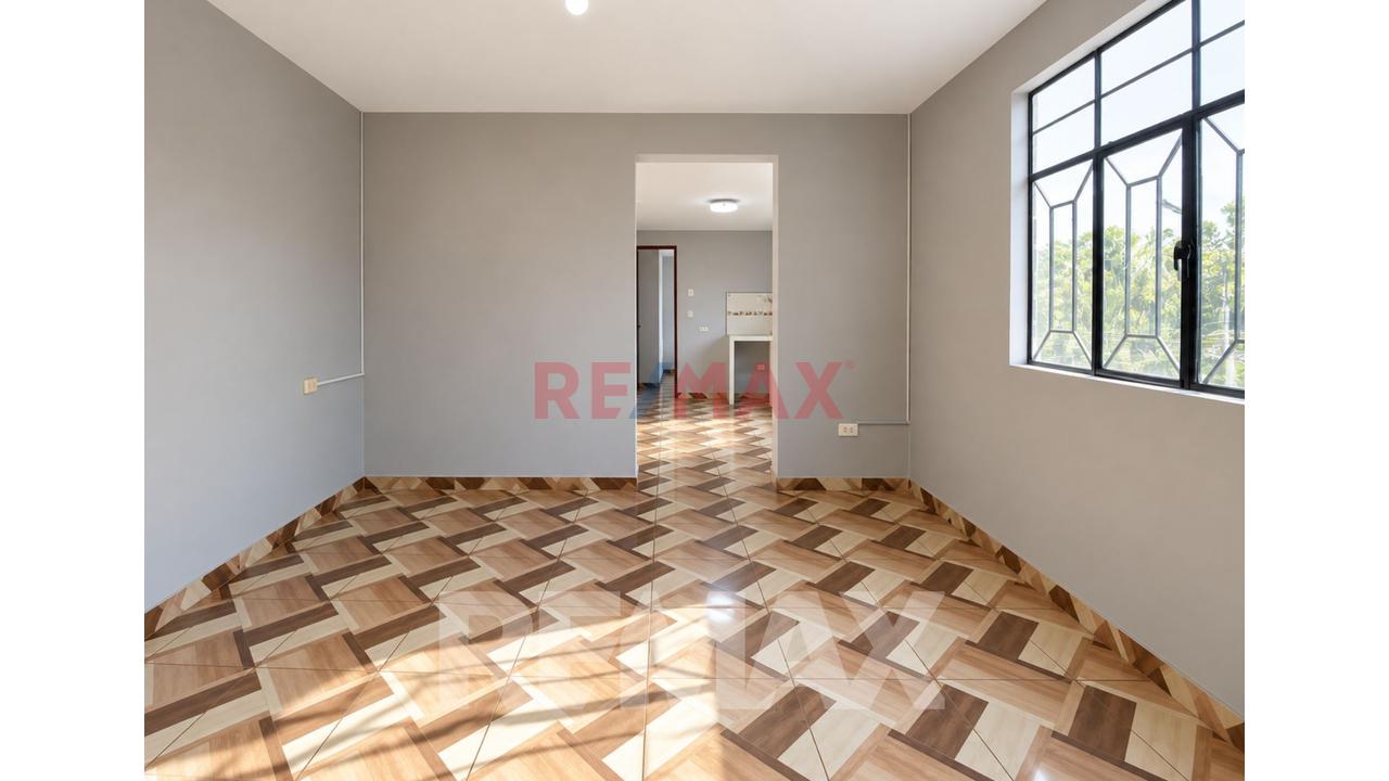 🏡 Venta De Casa De 3 Pisos + Azotea | A 1 Cuadra De Estacion Del Tren San Carlos | Sjl — foto 12