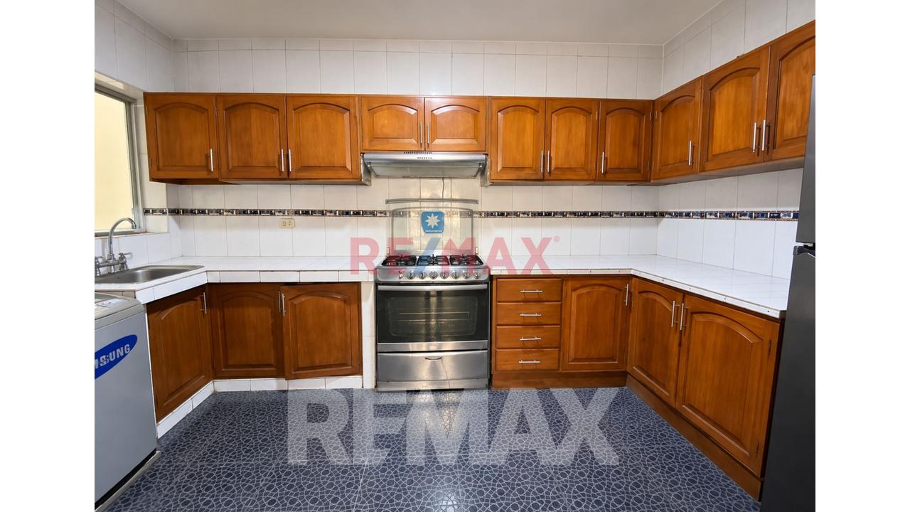 🏡 Venta De Casa De 3 Pisos + Azotea | A 1 Cuadra De Estacion Del Tren San Carlos | Sjl — foto 7