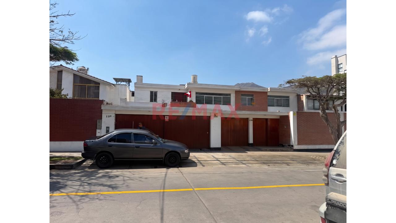 Vendo Casa Como Terreno De 635 M² En La Floresta De Monterrico: 4 Pisos Para Desarrolladores - 1