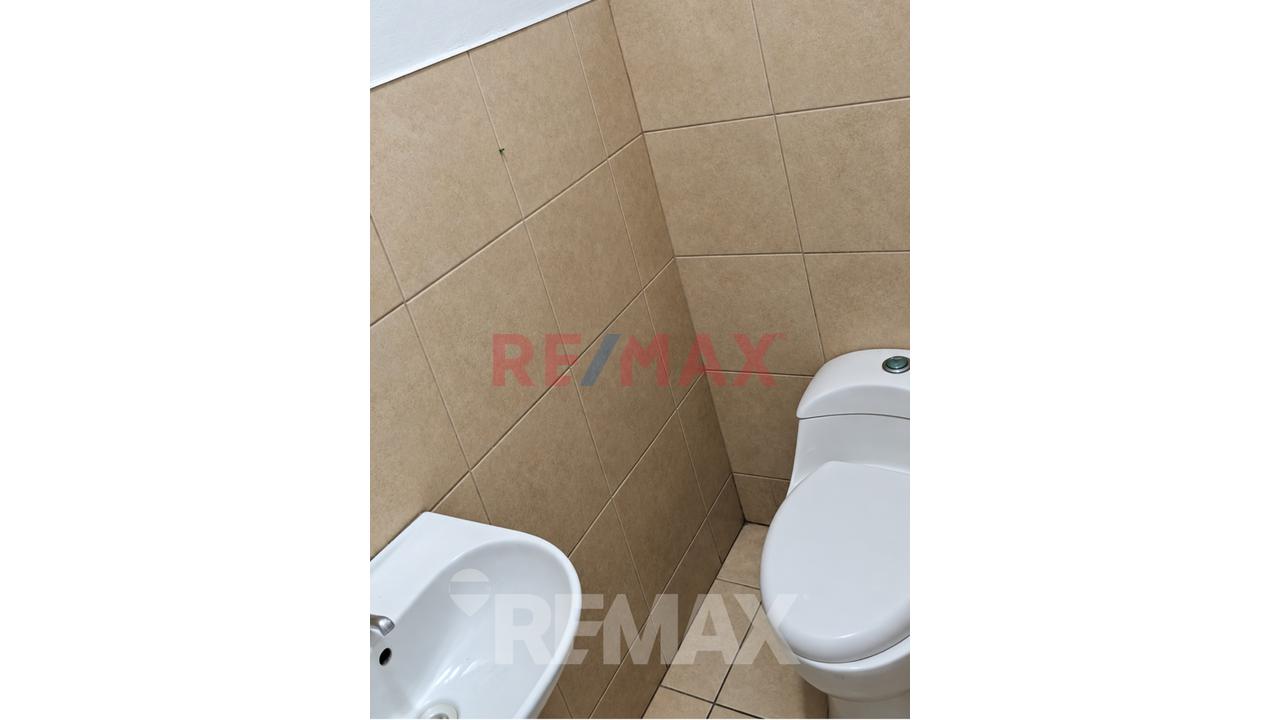 Alquiler De Local Comercial Cuadra 14   Av. Del Aire Y Rosa Toro – San Luis! - 2