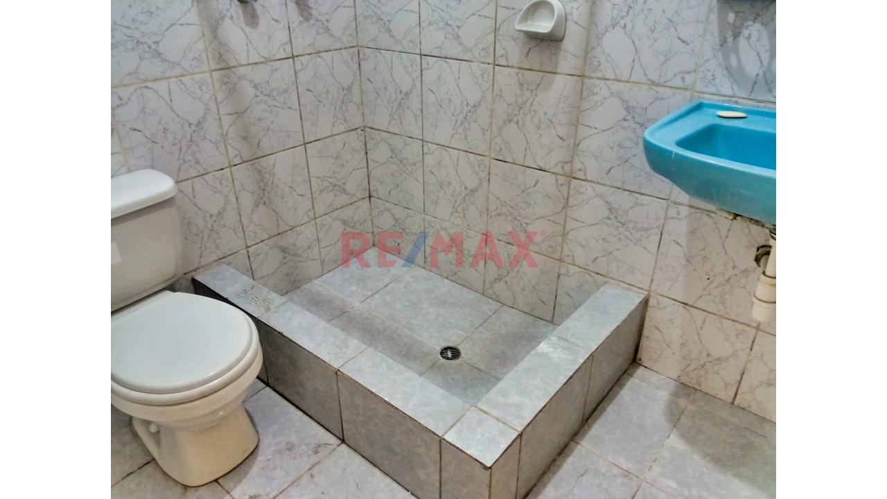 Casa De Dos Pisos Con Estacionamiento En Zona Estrategica De Los Olivos - 7