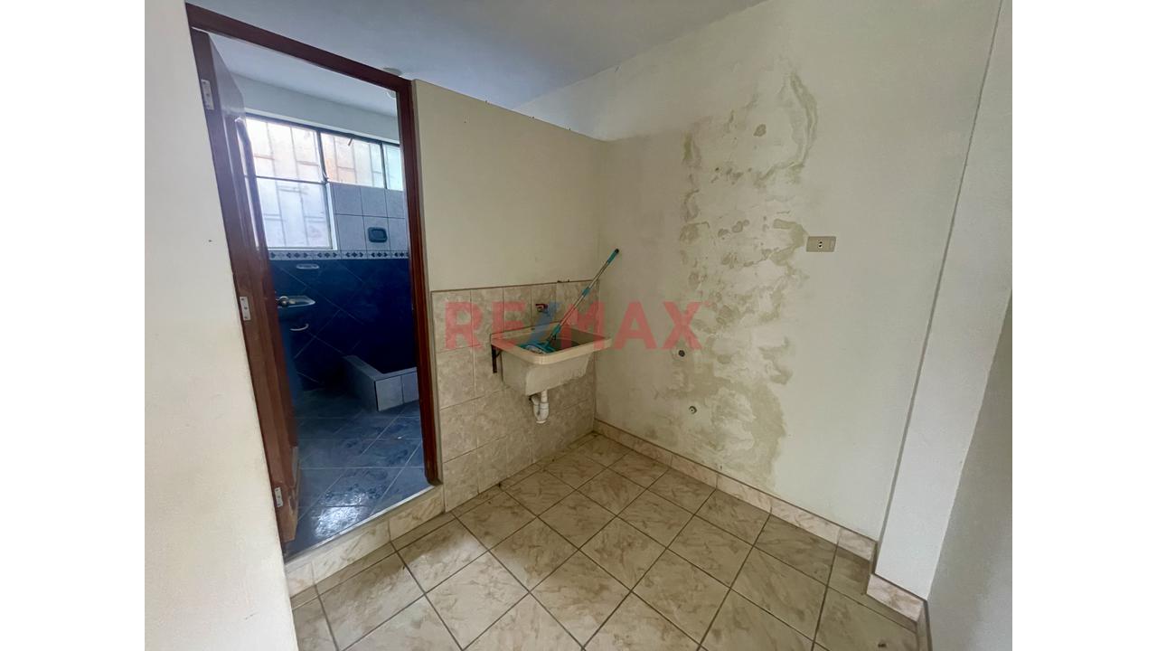 Venta Casa En Esquina Urb. Las Brisas - Chiclayo - 11