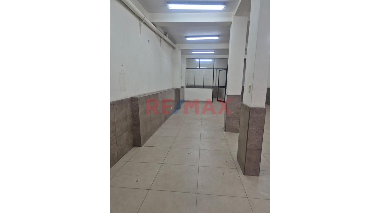 ¡Alquila Local Comercial De 120 M² En Ate! Ubicación Estratégica Para Impulsar Tu Negocio — foto 4