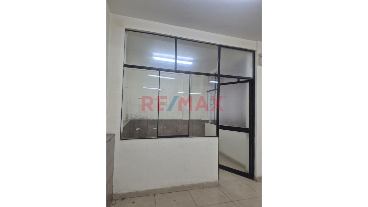 ¡Alquila Local Comercial De 120 M² En Ate! Ubicación Estratégica Para Impulsar Tu Negocio — foto 3